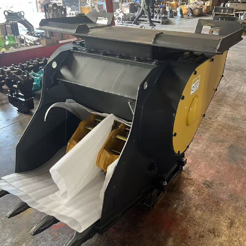 Heavy Equipment With Bucket - Benna Frantumatrice Idraulica per Escavatore, Attrezzatura