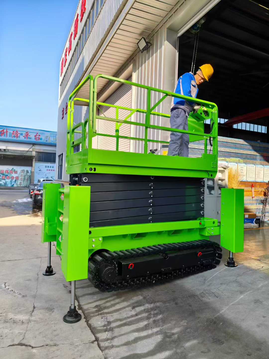 Piattaforma di Lavoro Aerea Co - Compact Crawler Boom Lift recensione e prezzo