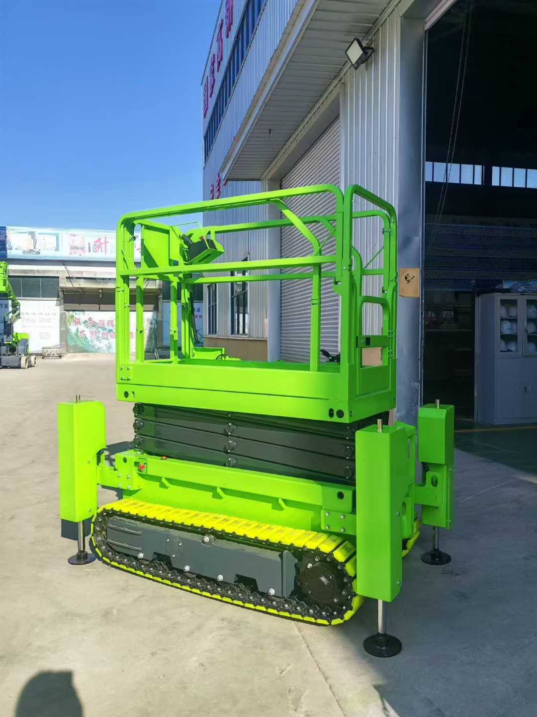 Piattaforma di Lavoro Aerea Co - Compact Crawler Boom Lift recensione e prezzo